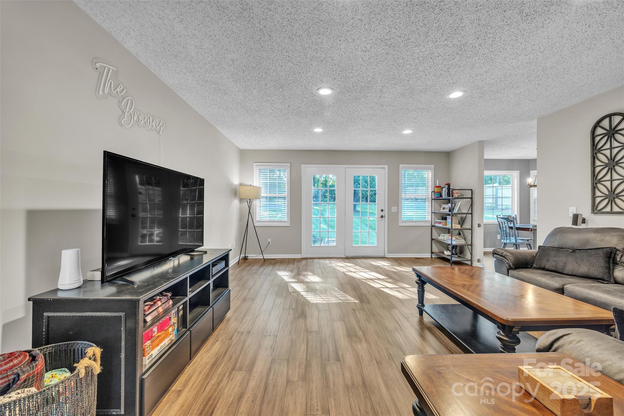 5476 Twelve Oak Lane