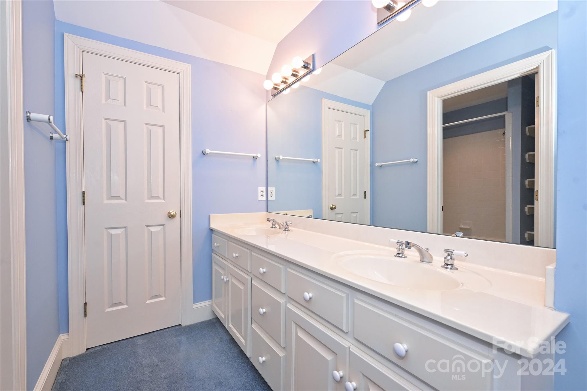 Ivy Hall - Residential