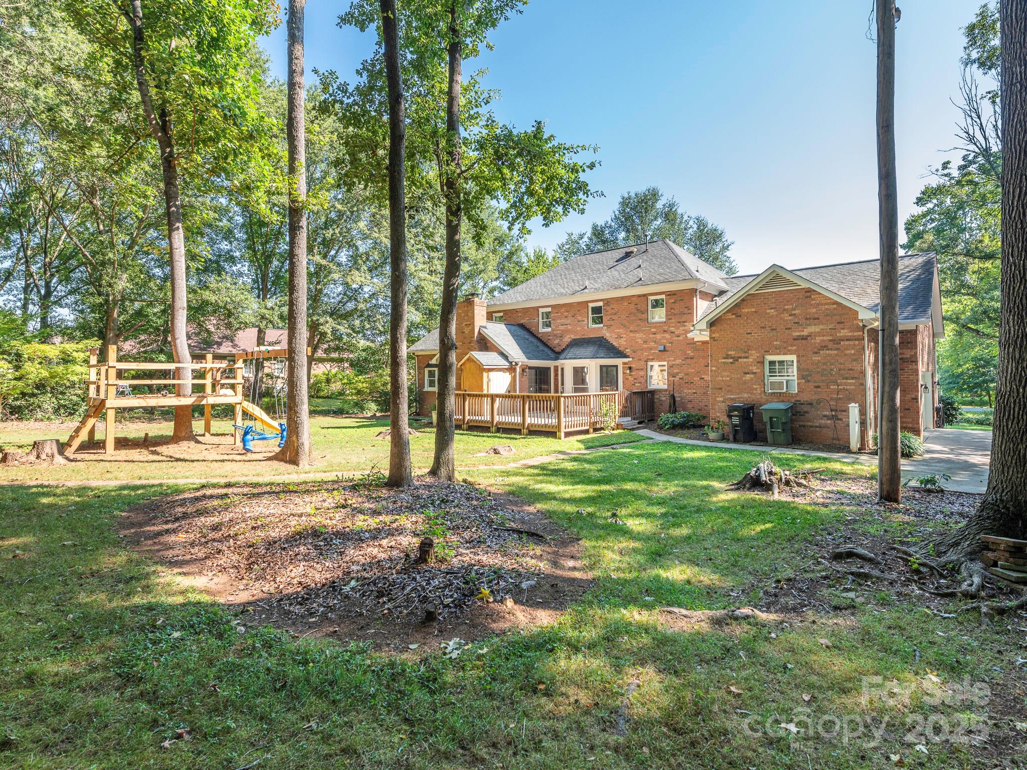 1231 Bennington Drive NW