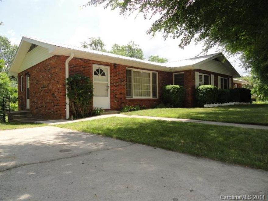 Listing includes unit # 216 & 220. Near shops and restaurants. Unfinished basement could be finished to dbl your living area. Unit 216 has a 2nd full bath in basement w/ shower and double vanity, unit 220 has been stubbed for 2nd bath in basement. Metal roof-2008, updated carpet & new water heater in unit 220.