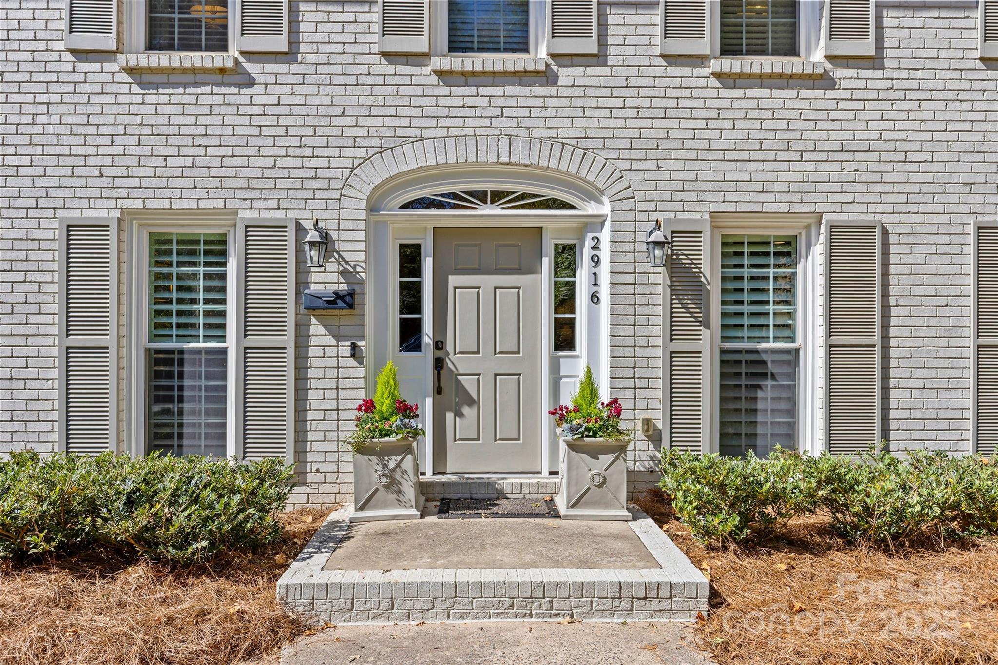 2916 Rustic Lane