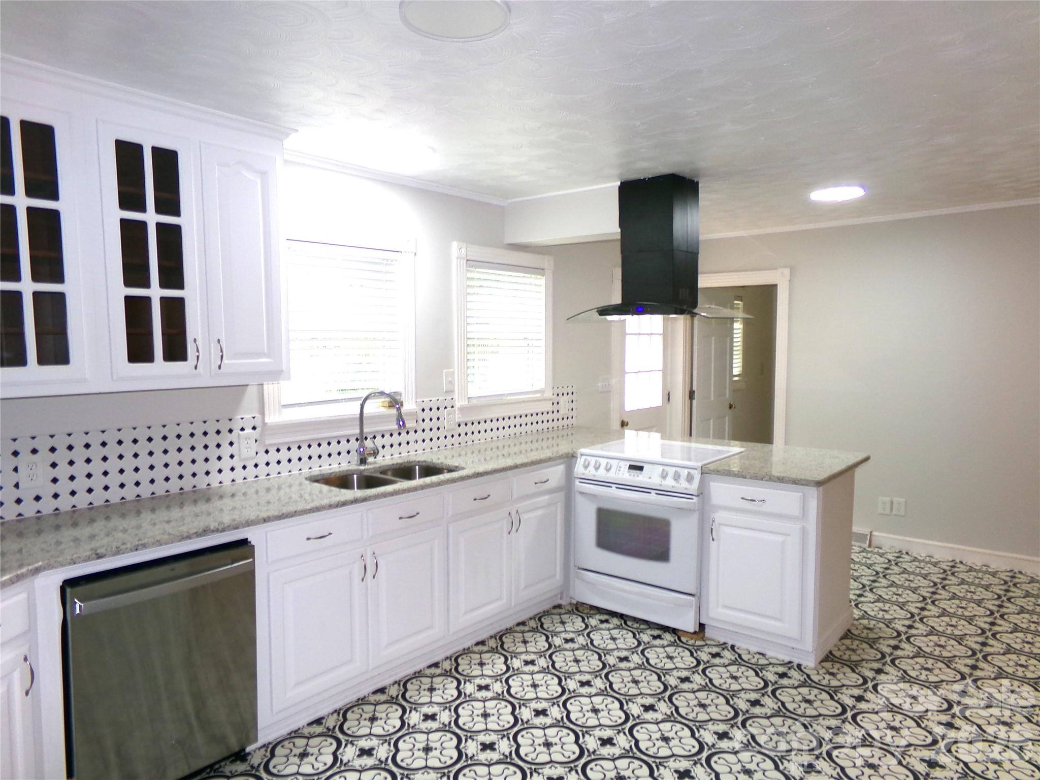 33949 Rocky River Road