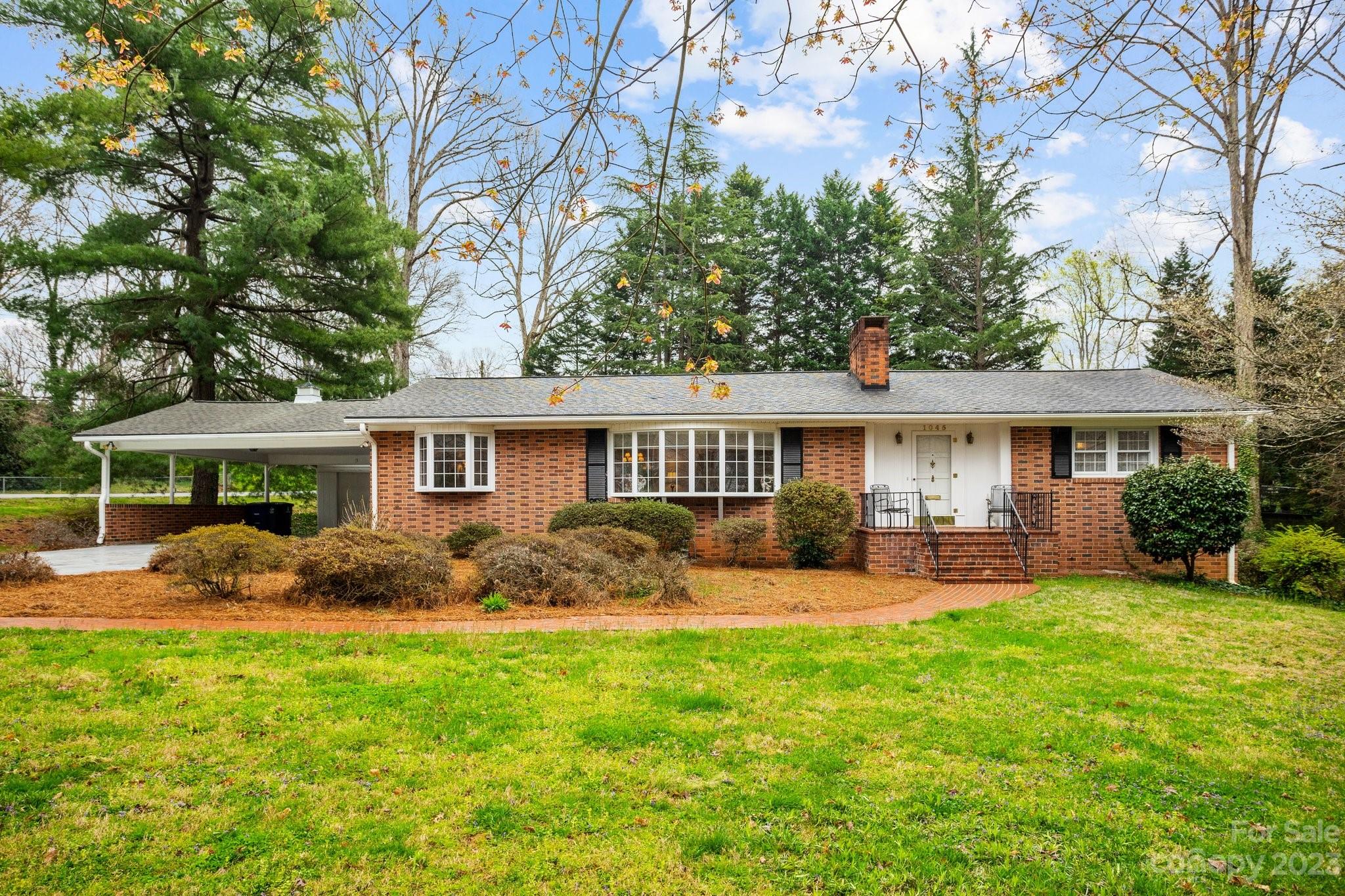 Photo 1 of 45 — 1045 Huntingdon Road, Winston Salem, NC 27104