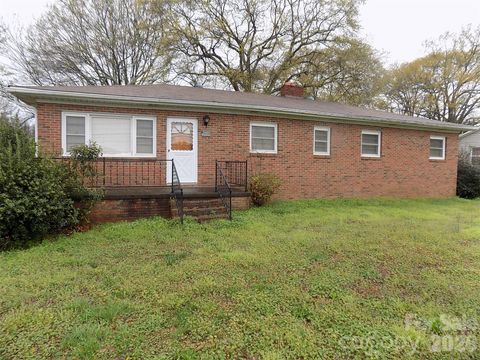 Photo of 2605 Lowell Road, Gastonia, NC 28054 (MLS # 4358349)