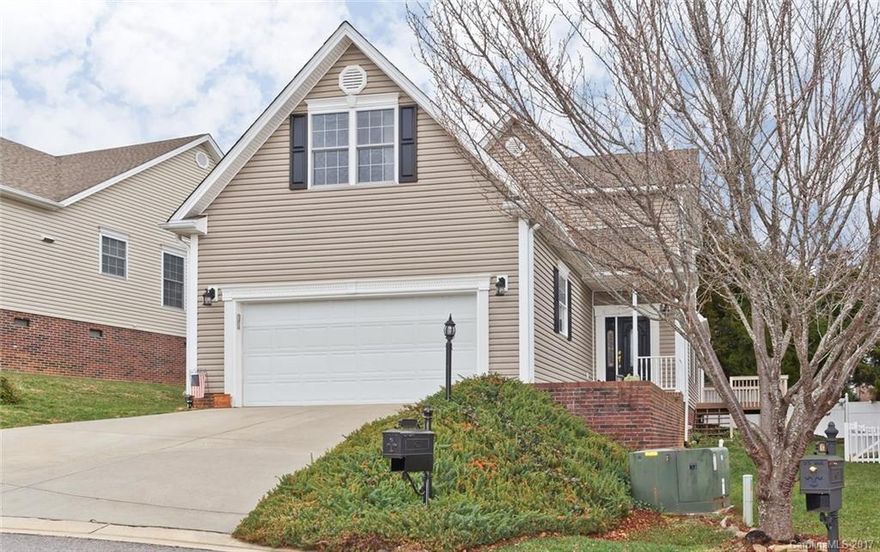 Bright, open home with 4  bedrooms and 2.5 baths plus a loft area! Over 2000 finished and heated SF
on 0.12 acres maintained by the HOA! Home boasts a gas fireplace, cathedral ceilings  and extensive crown molding. With this convenient-to-everything location, this home will not last long!!