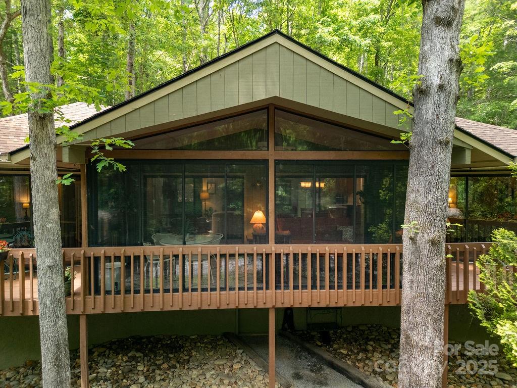 1005 Middle Connestee Trail