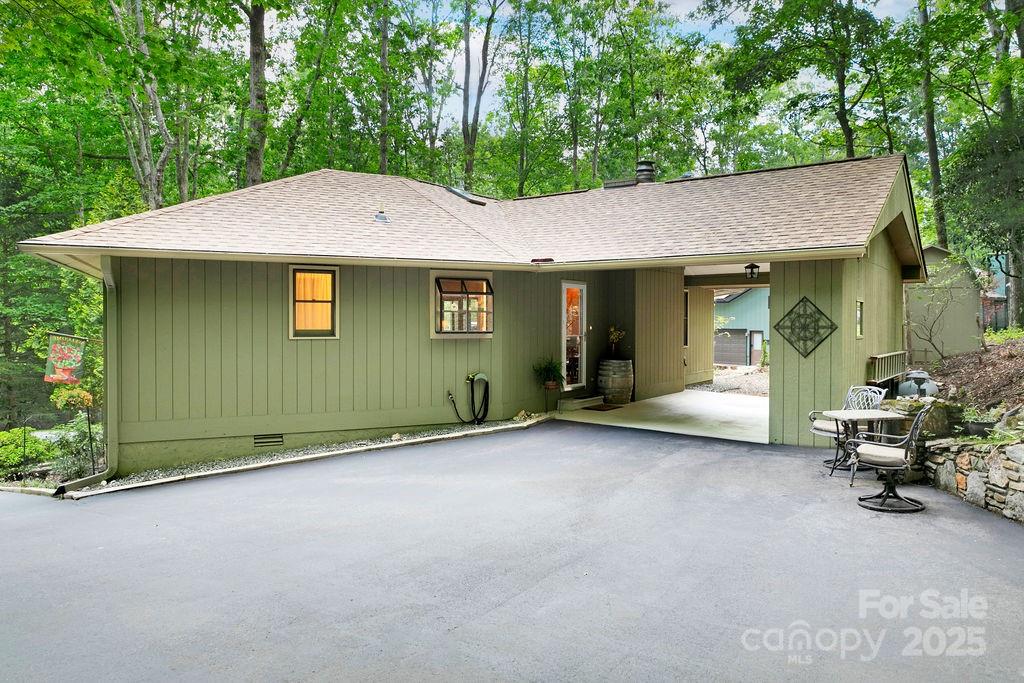 1005 Middle Connestee Trail