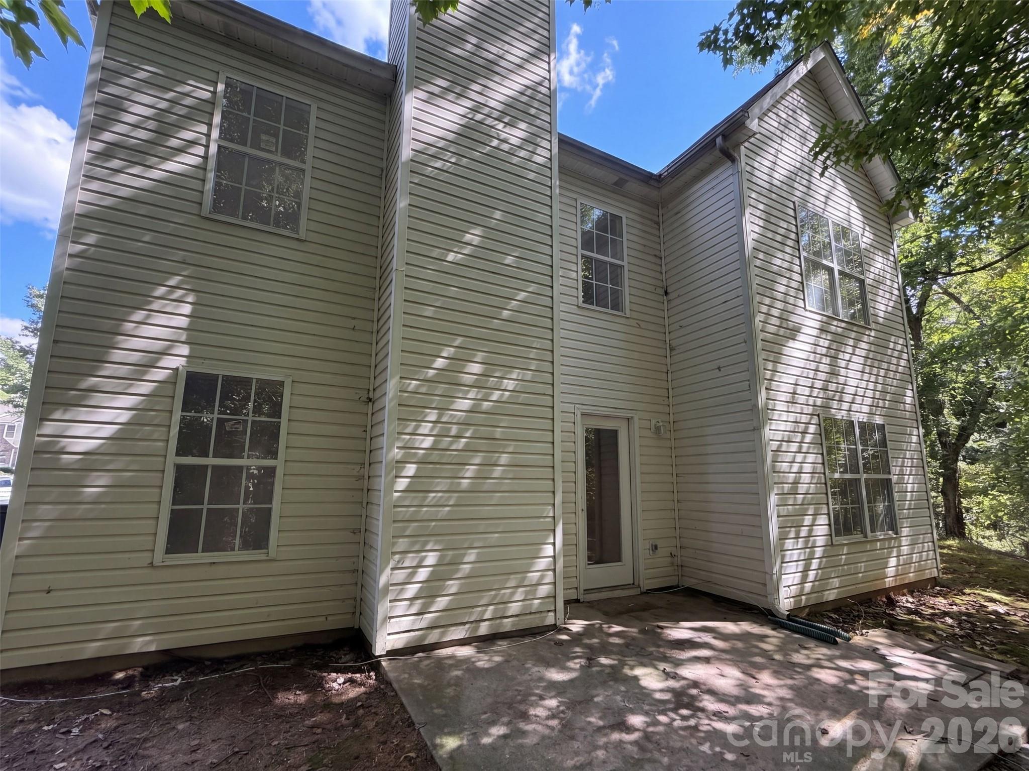 8902 Woodland Hills Road