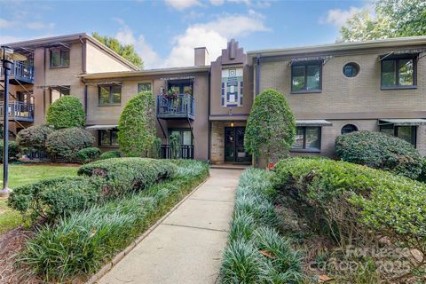 Photo of 227 N Dotger Avenue, Charlotte, NC 28207 (MLS # 4328865)