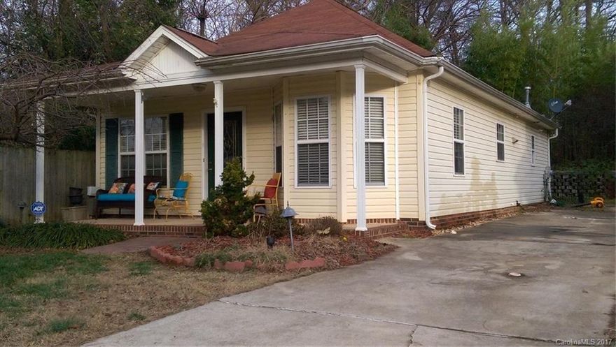 Charming 1 story patio home in quiet neighborhood close to schools, shopping and restaurants. This home features easy clean tilt out double pane windows, large kitchen with abundant counter space, and large cabinets. Refrigerator, gas stove, dishwasher are less that two years old, and the heat pump is relatively new. 
Home also has newer  engineered wood floors.