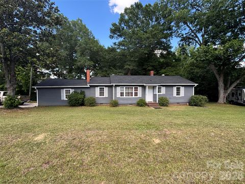 Photo of 2190 Dobys Bridge Road, Fort Mill, SC 29715 (MLS # 4394938)