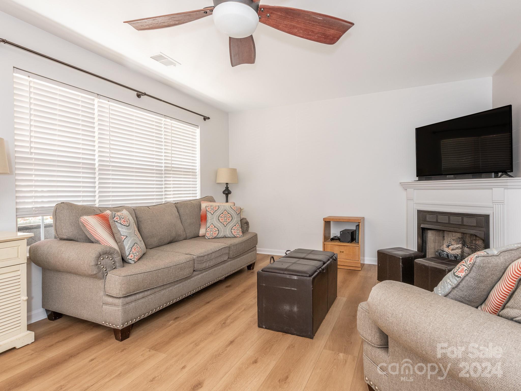 The Townes at River Crossing - Residential