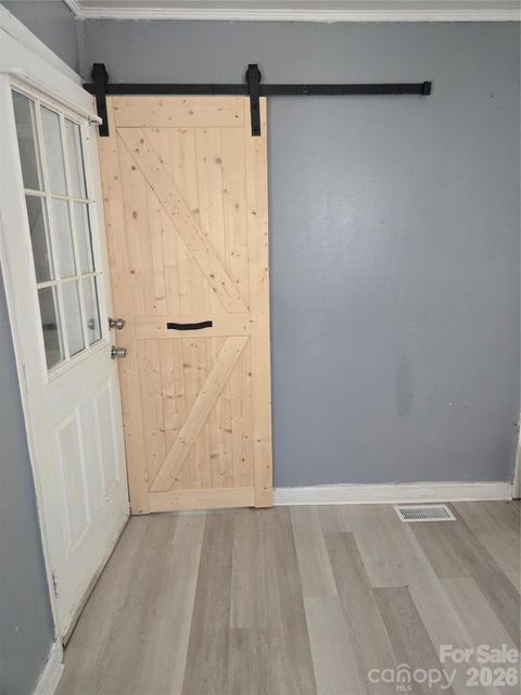 207 S Caldwell Avenue Newton NC 28658