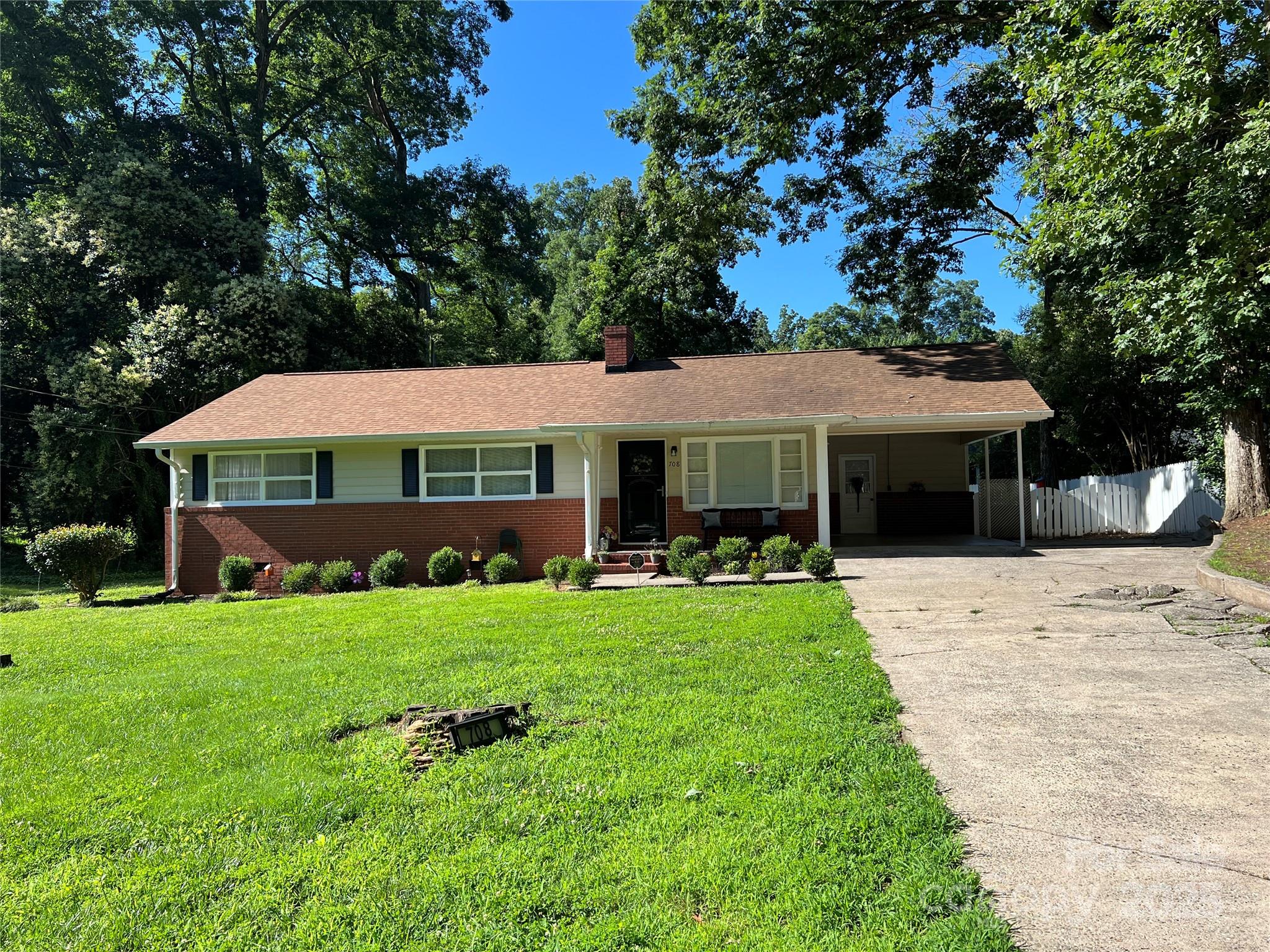 708 East Street 8,9
