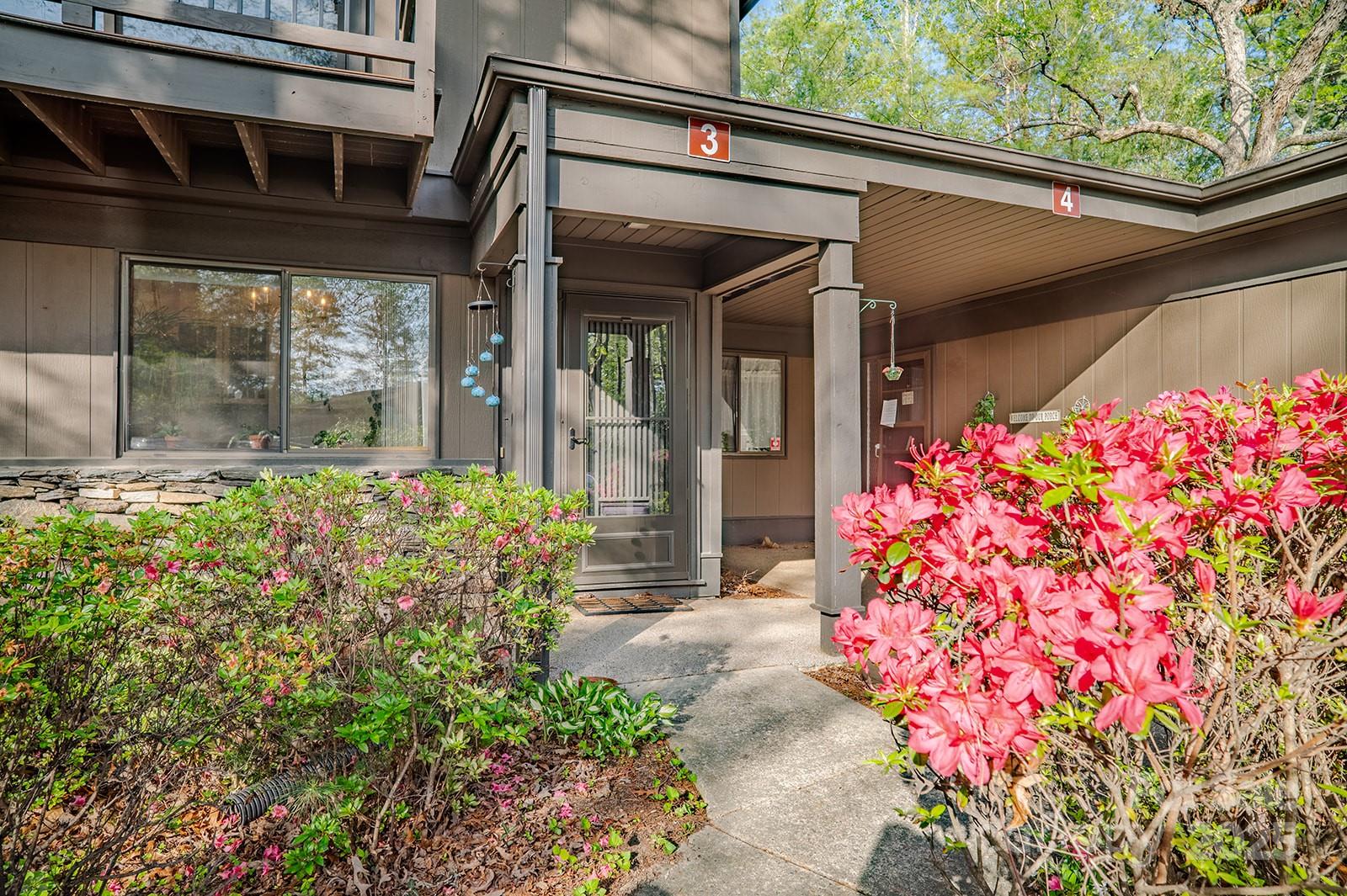 106 Laurelwood Circle W 3