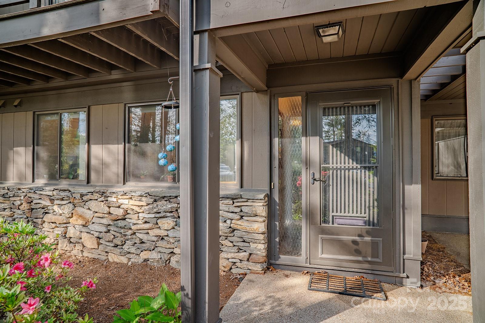 106 Laurelwood Circle W 3