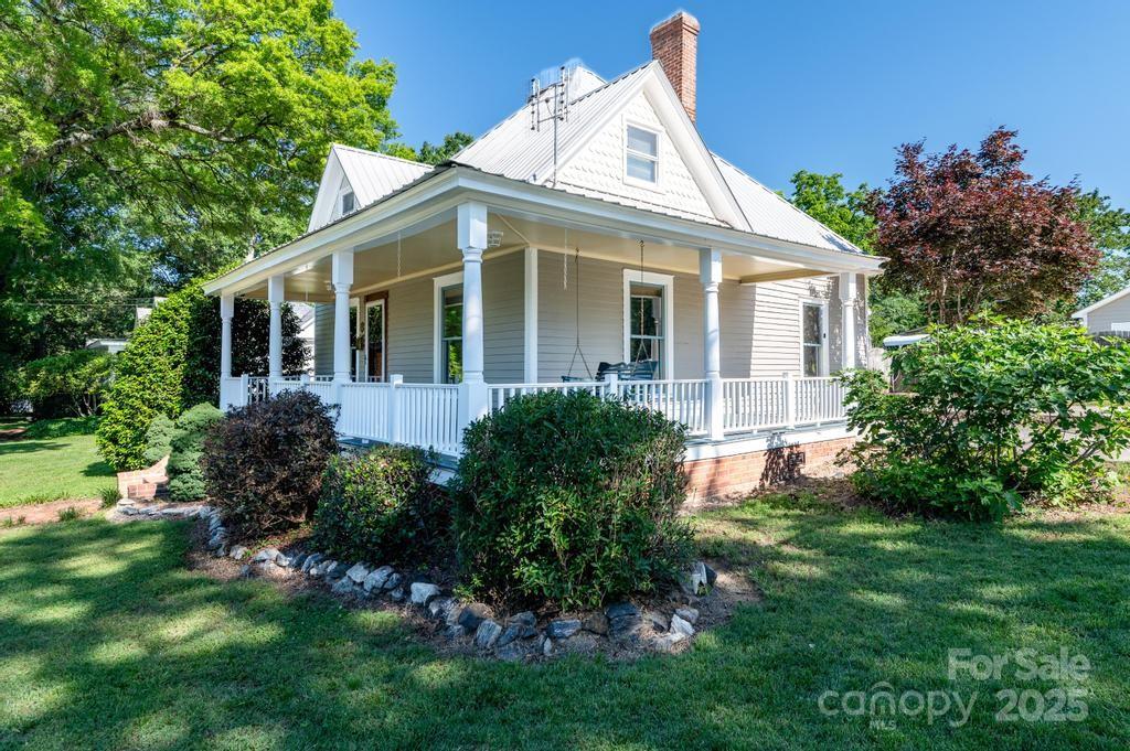 328 E Center Avenue