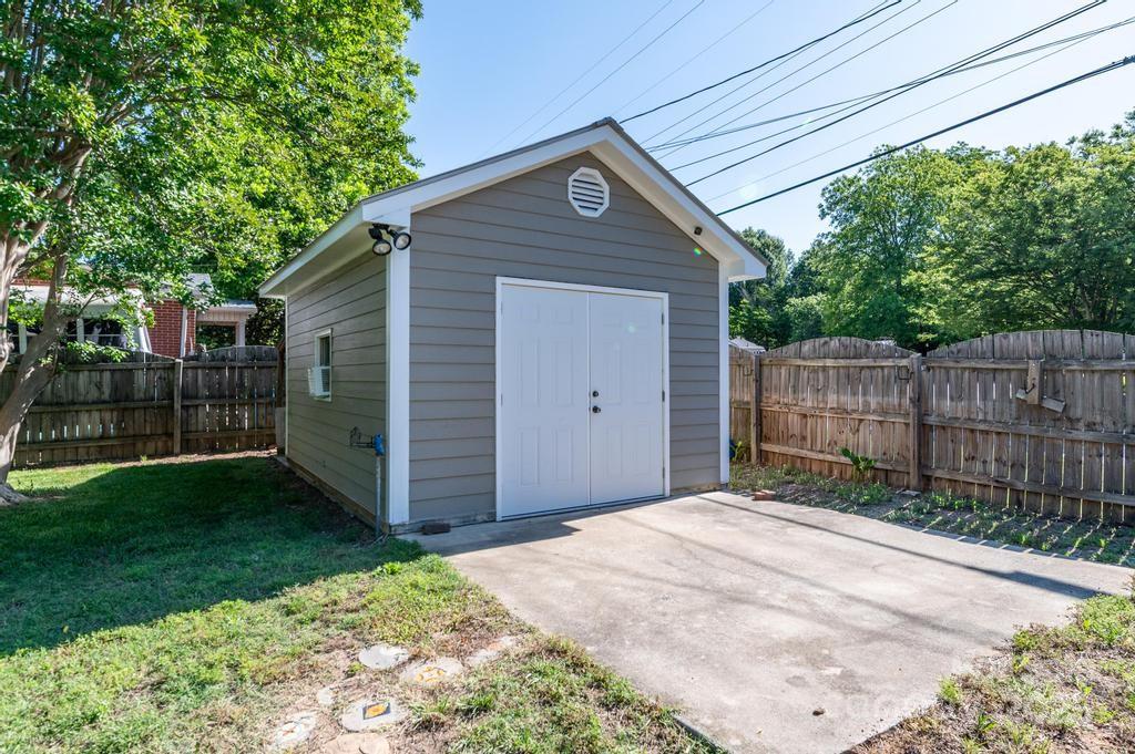 328 E Center Avenue