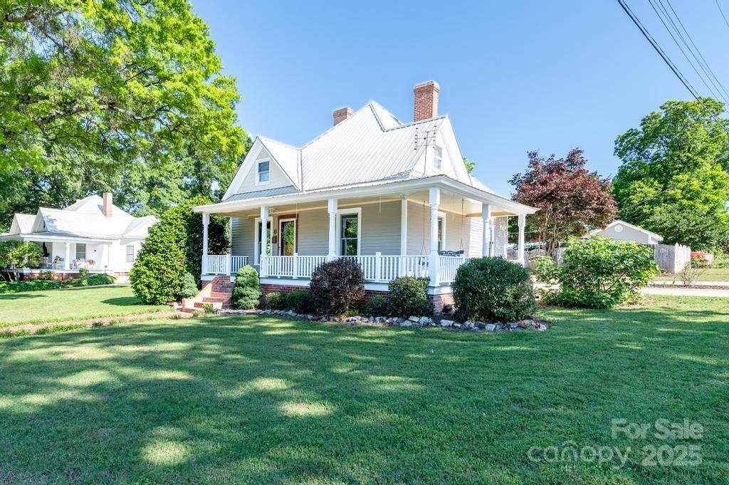 328 E Center Avenue