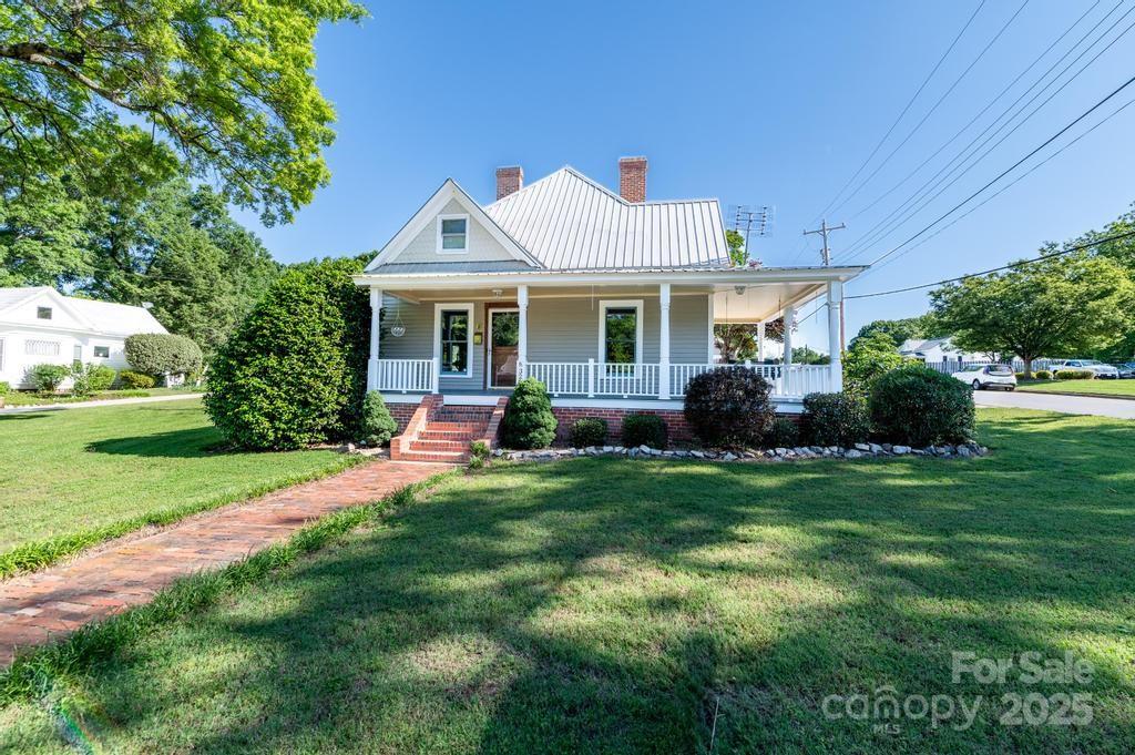 328 E Center Avenue
