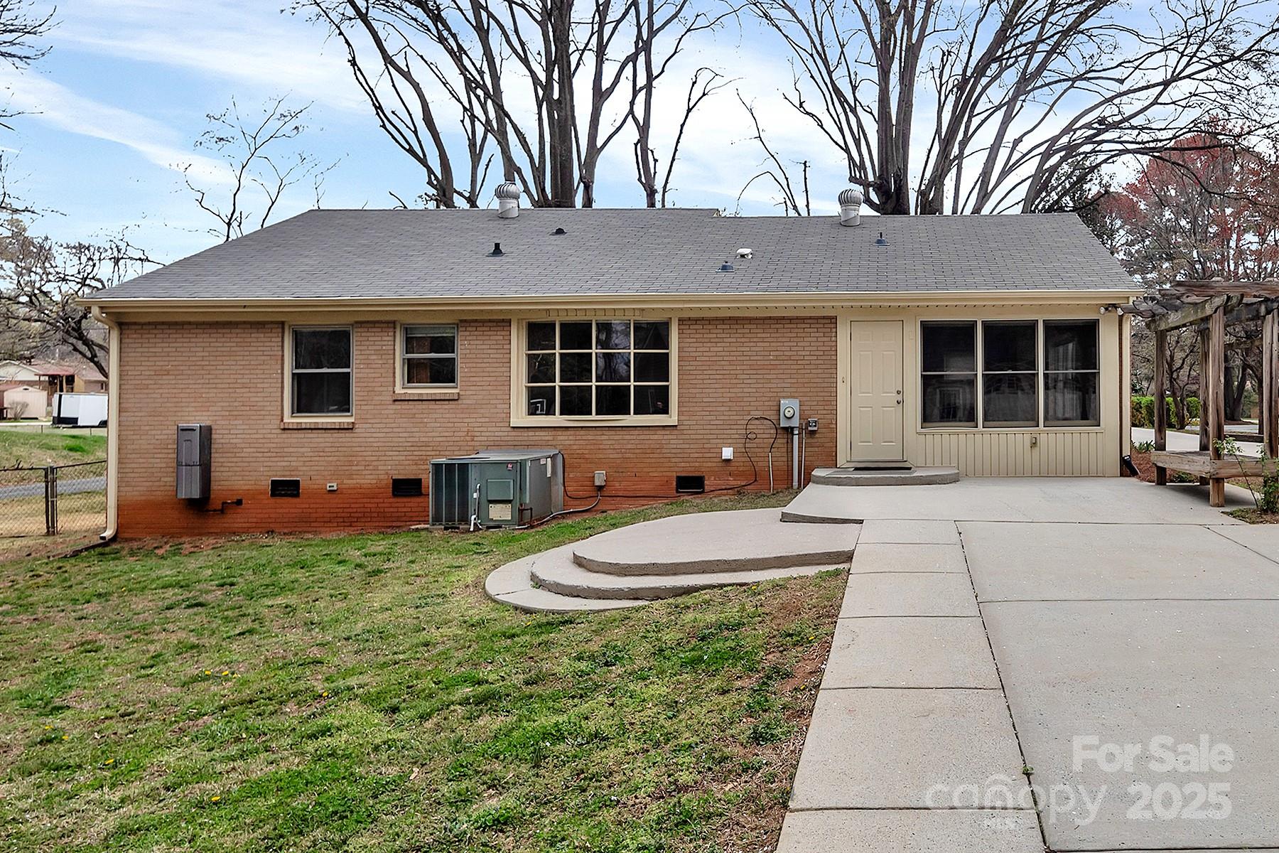 403 Hillcrest Drive