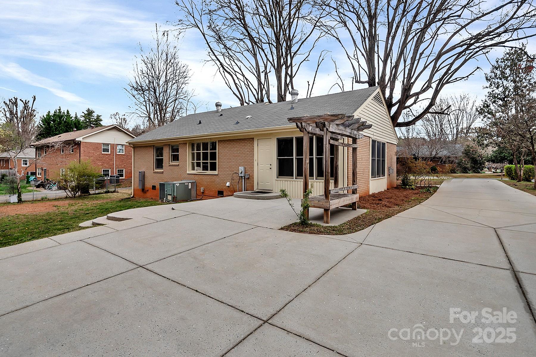 403 Hillcrest Drive