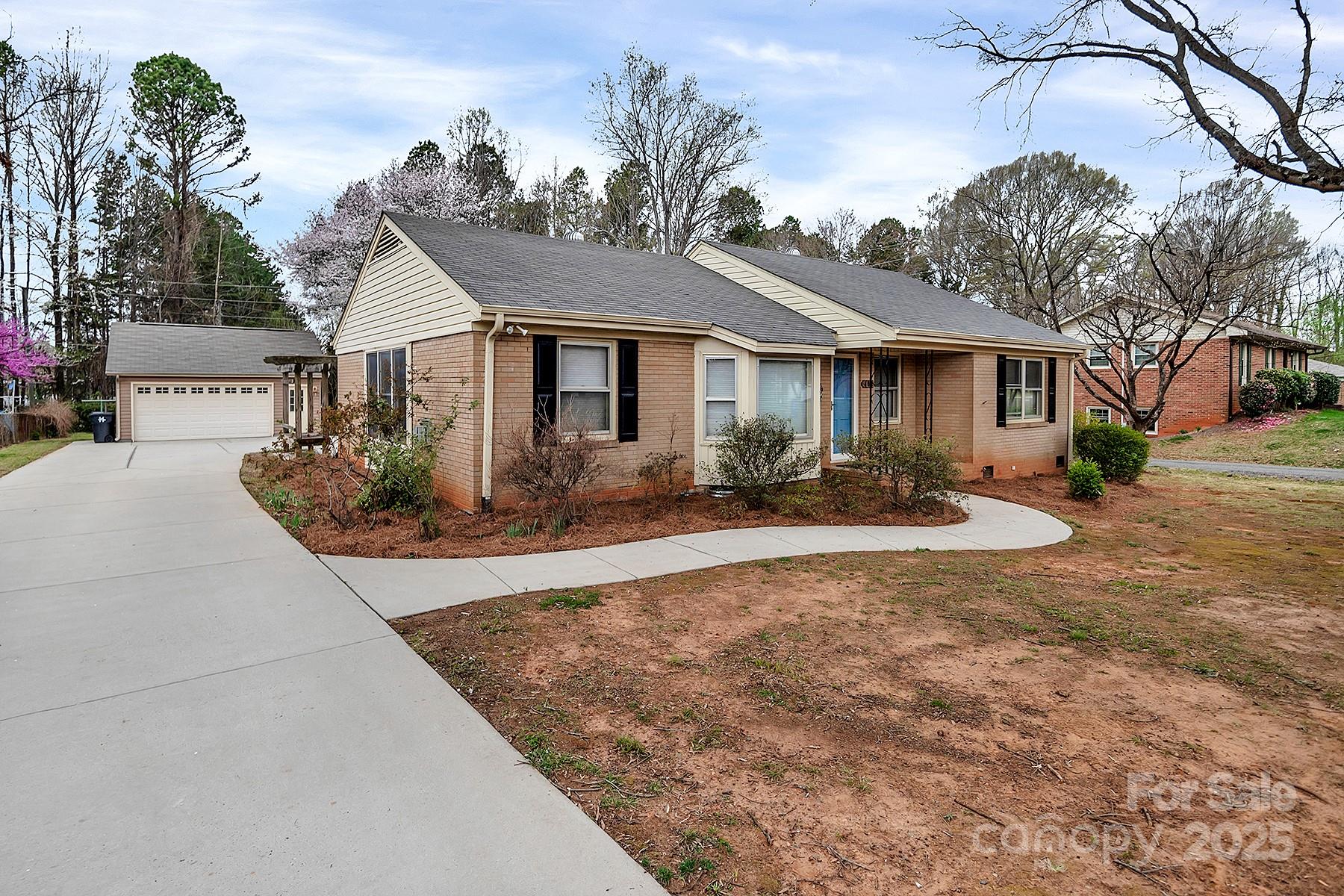 403 Hillcrest Drive