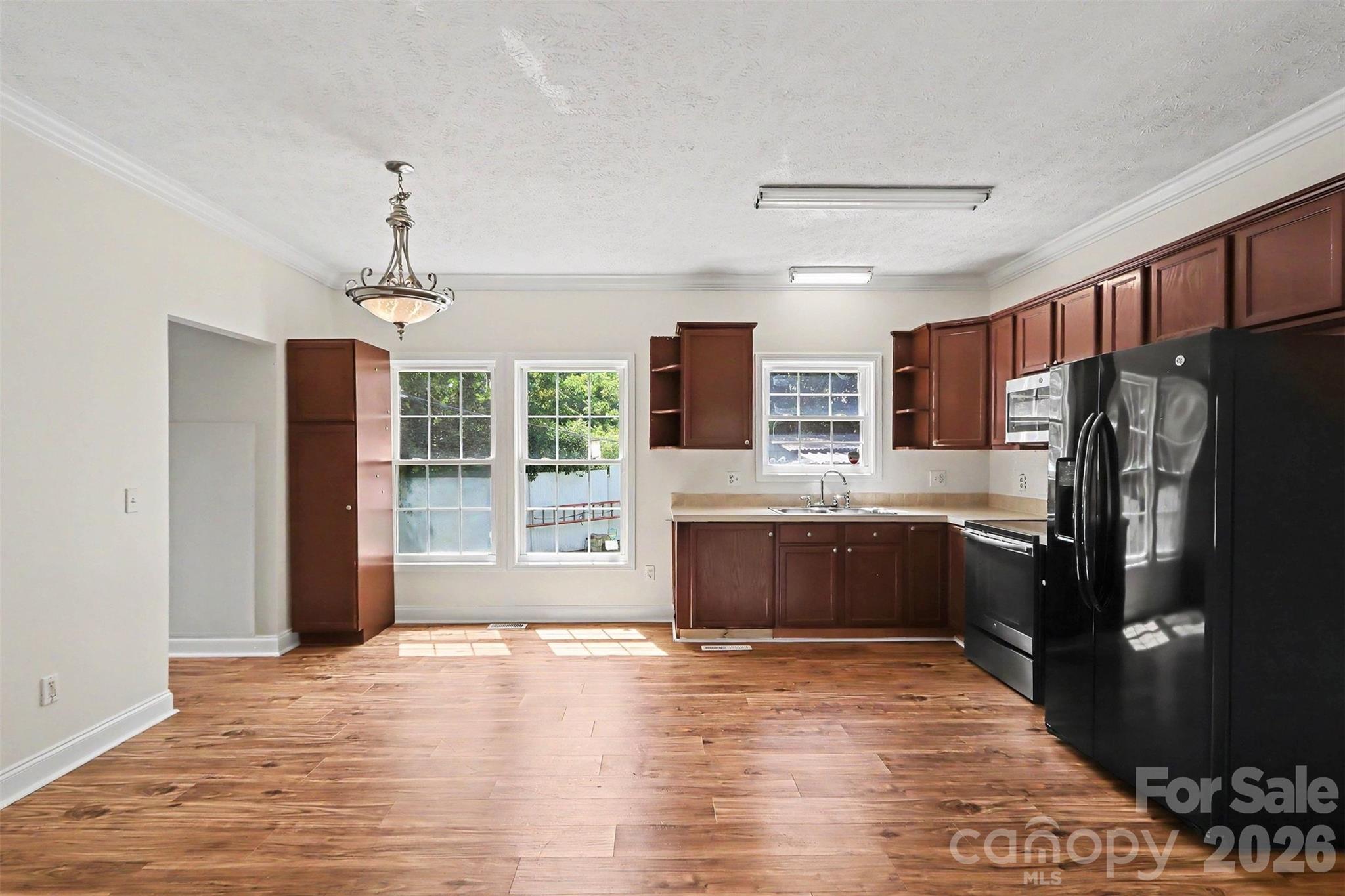 227 Hilltop Avenue SW