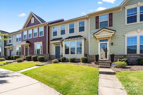 3323 Major Samuals Way Charlotte NC 28208
