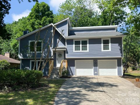 Photo of 10730 Coachman Circle, Charlotte, NC 28277 (MLS # 4373857)