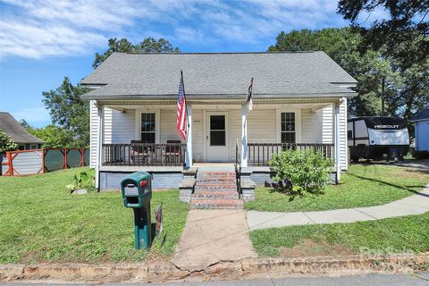 Photo of 304 Misenheimer Drive NW, Concord, NC 28025 (MLS # 4297963) Photo of 304 Misenheimer Drive NW, Concord, NC 28025 (MLS # 4297963)