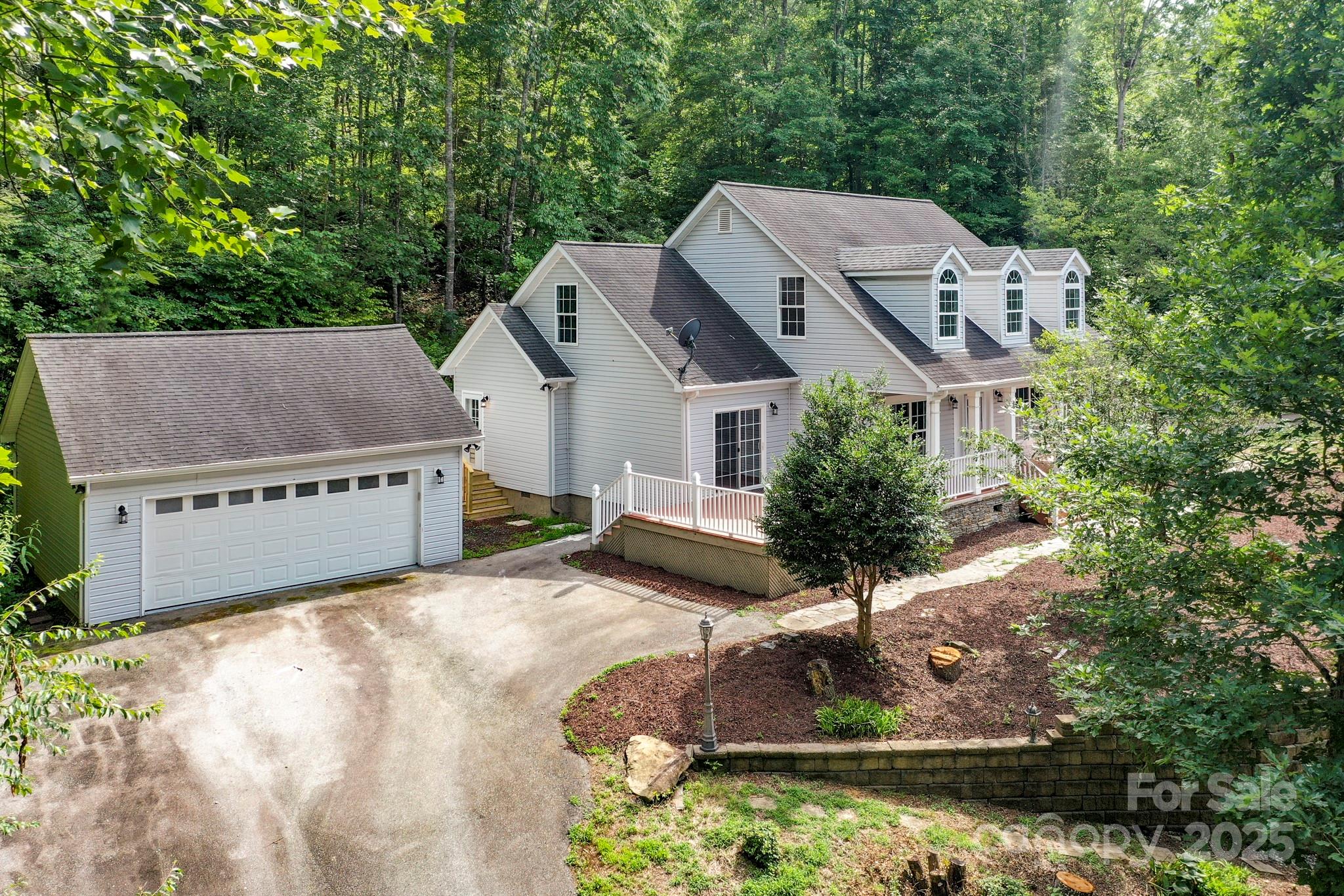 402 Sweetbriar Road N