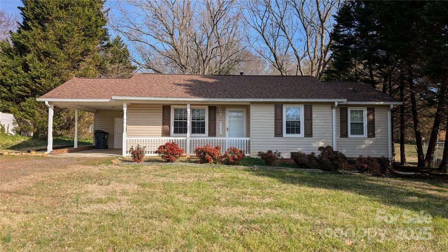 **PRICE REDUCED** 3 bed 1.5 bath ready for a new owner or investor. Located just a few minutes from the highway with a flat backyard and plenty of space, don't miss out on this one!