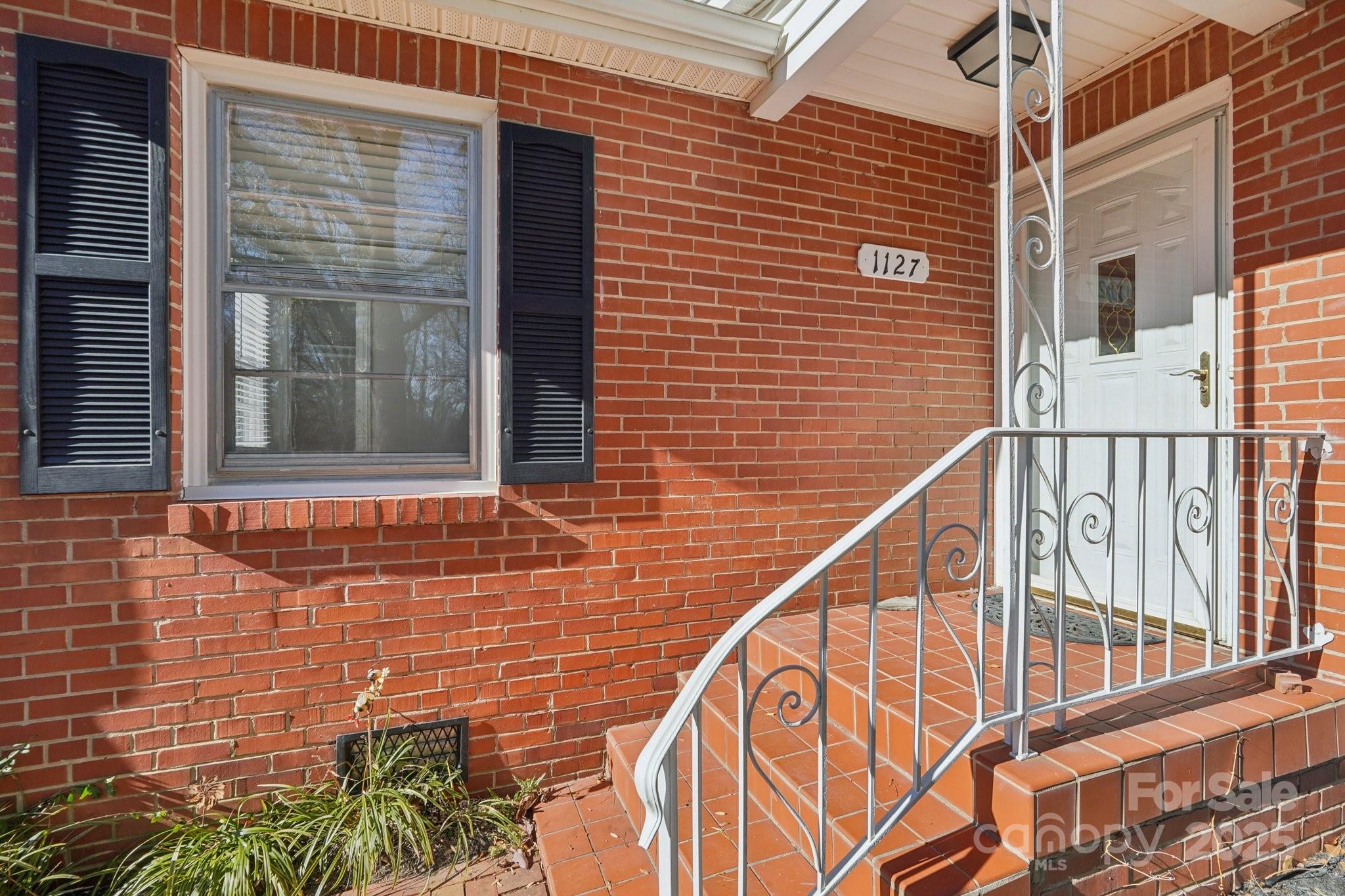 1127 Twin Lakes Road