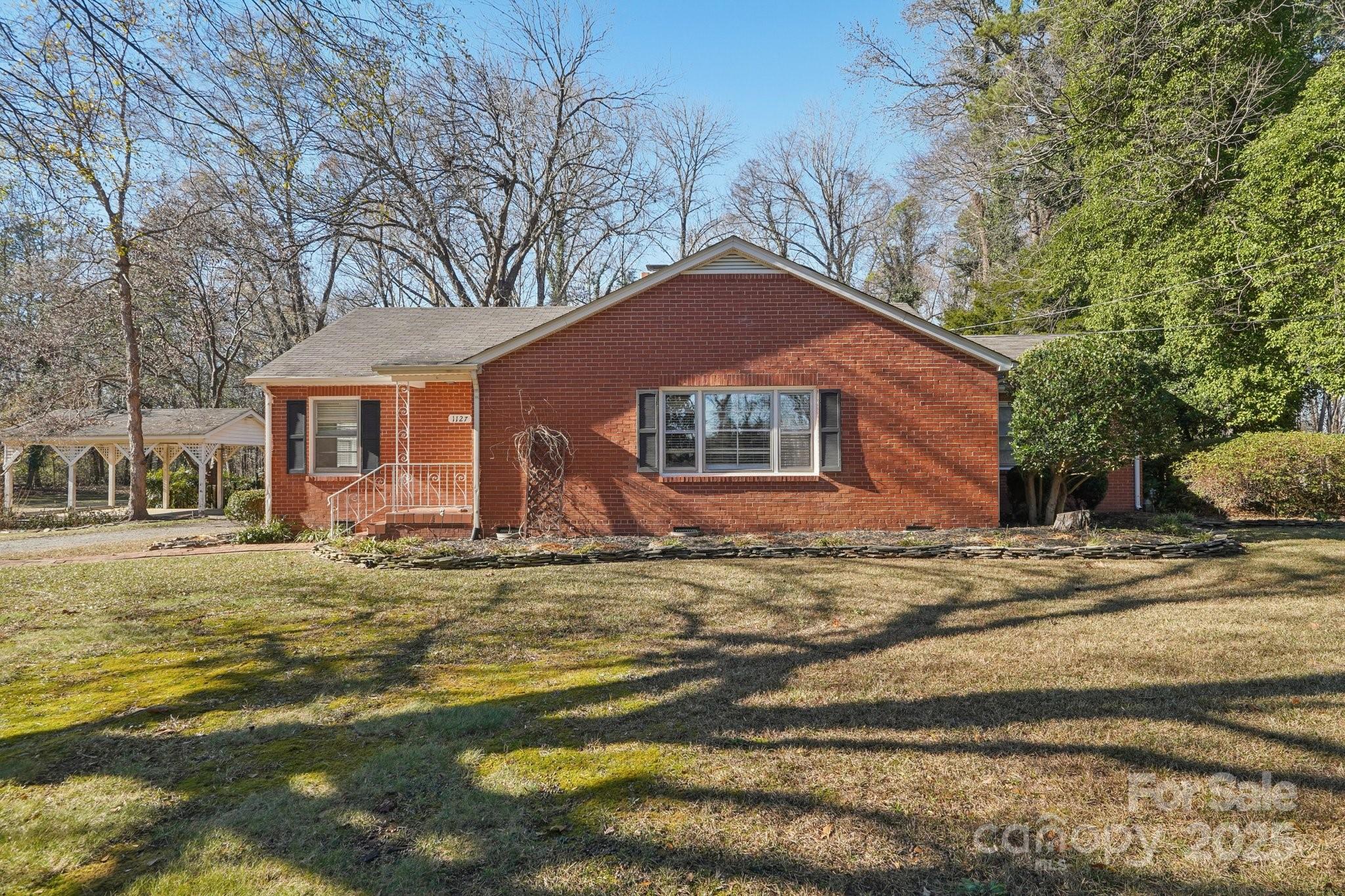 1127 Twin Lakes Road