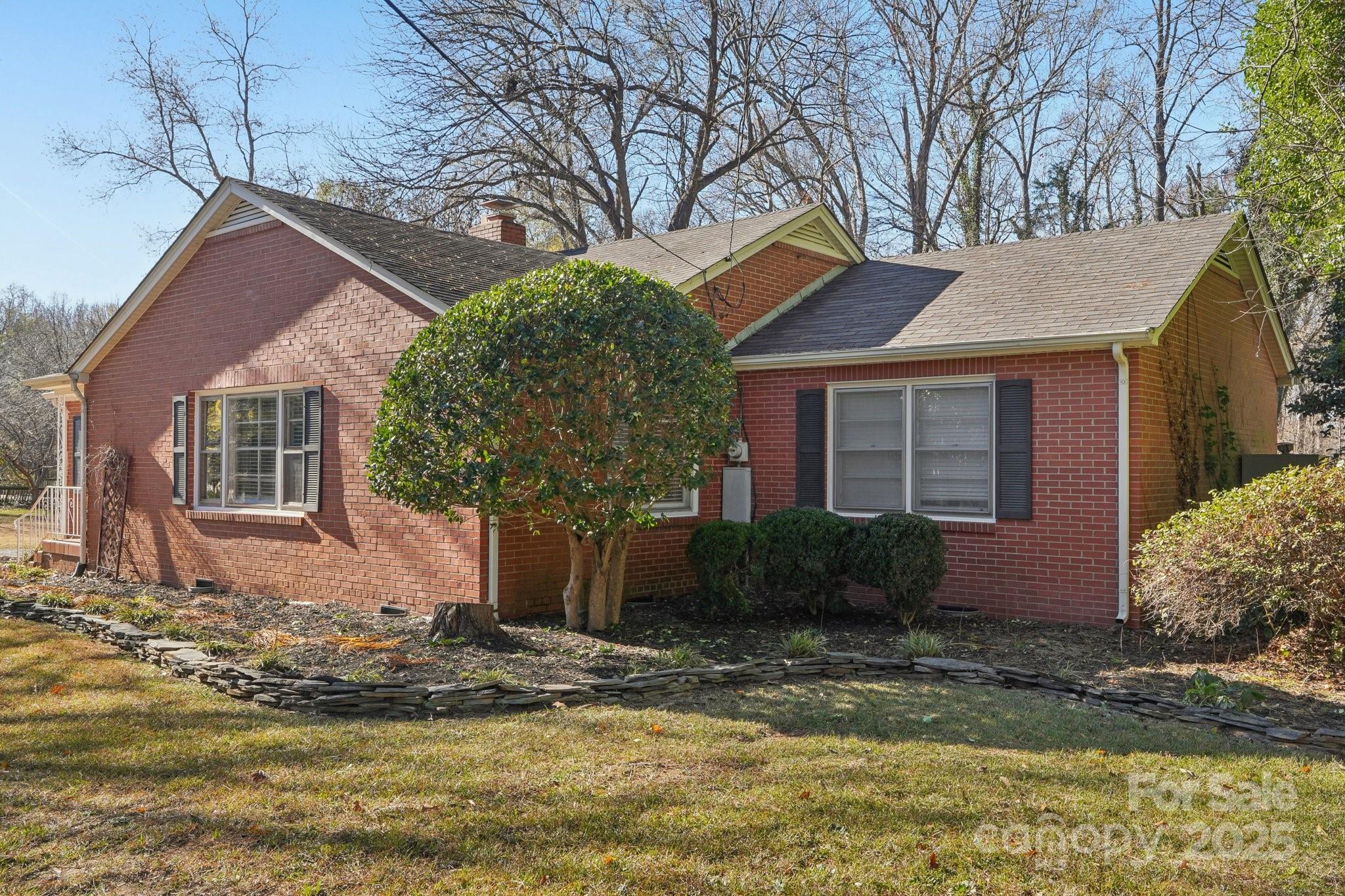 1127 Twin Lakes Road