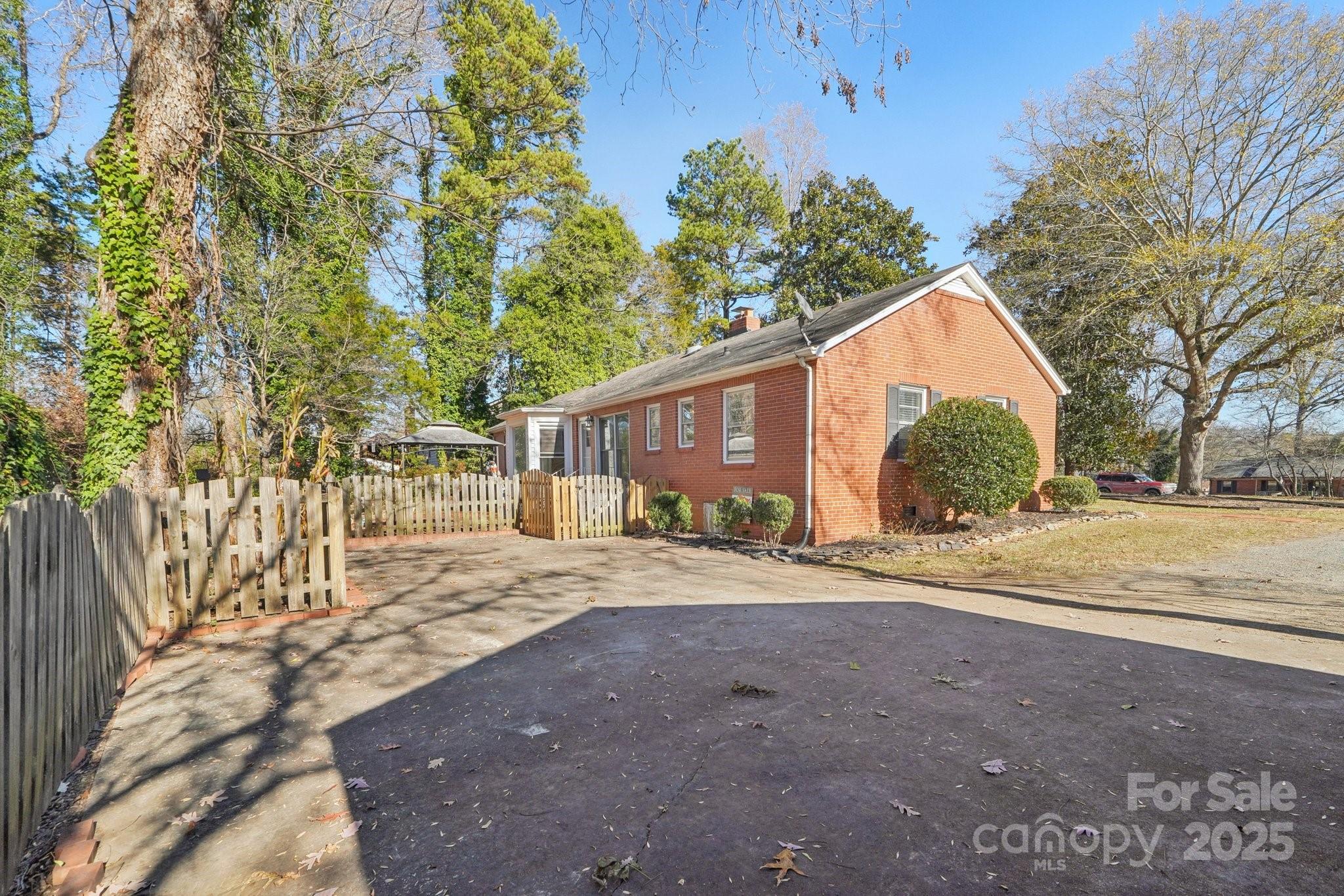 Twin Lakes - Residential