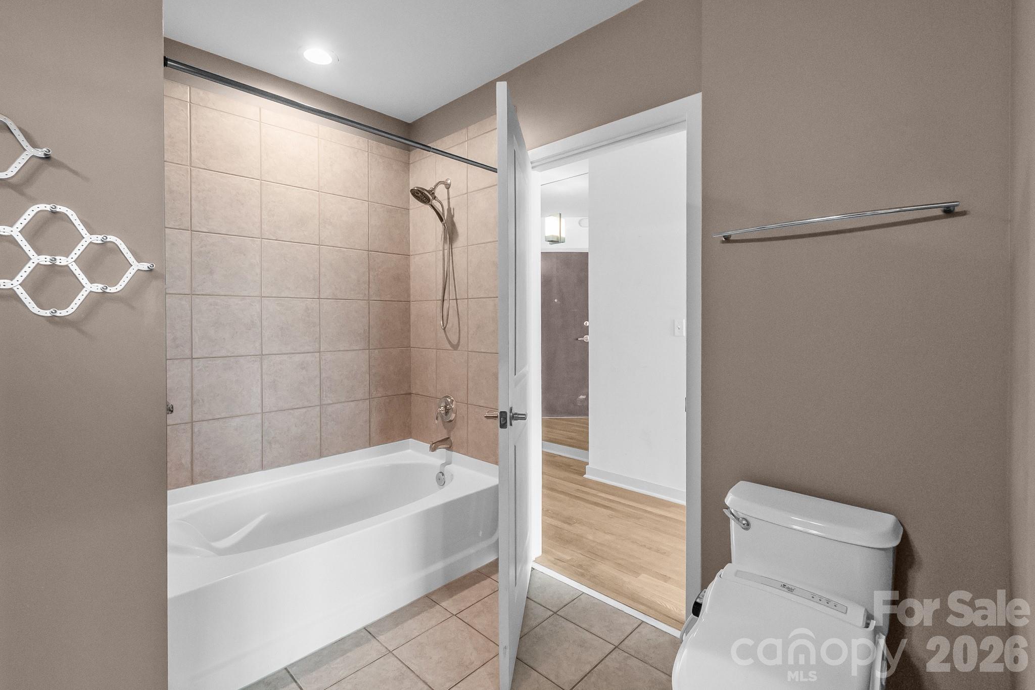 Avenue Condominiums - Residential