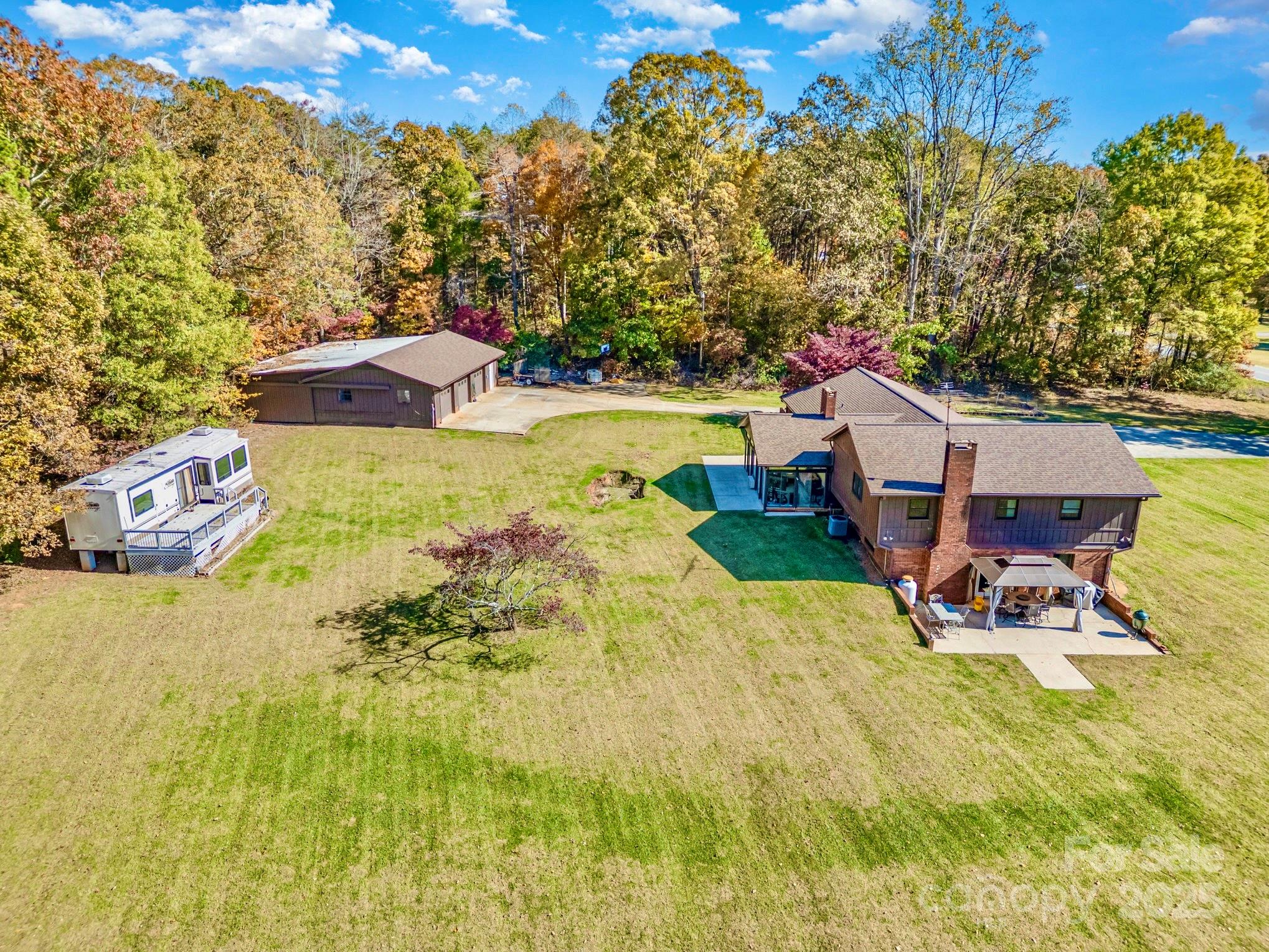 2844 Hickory Highway