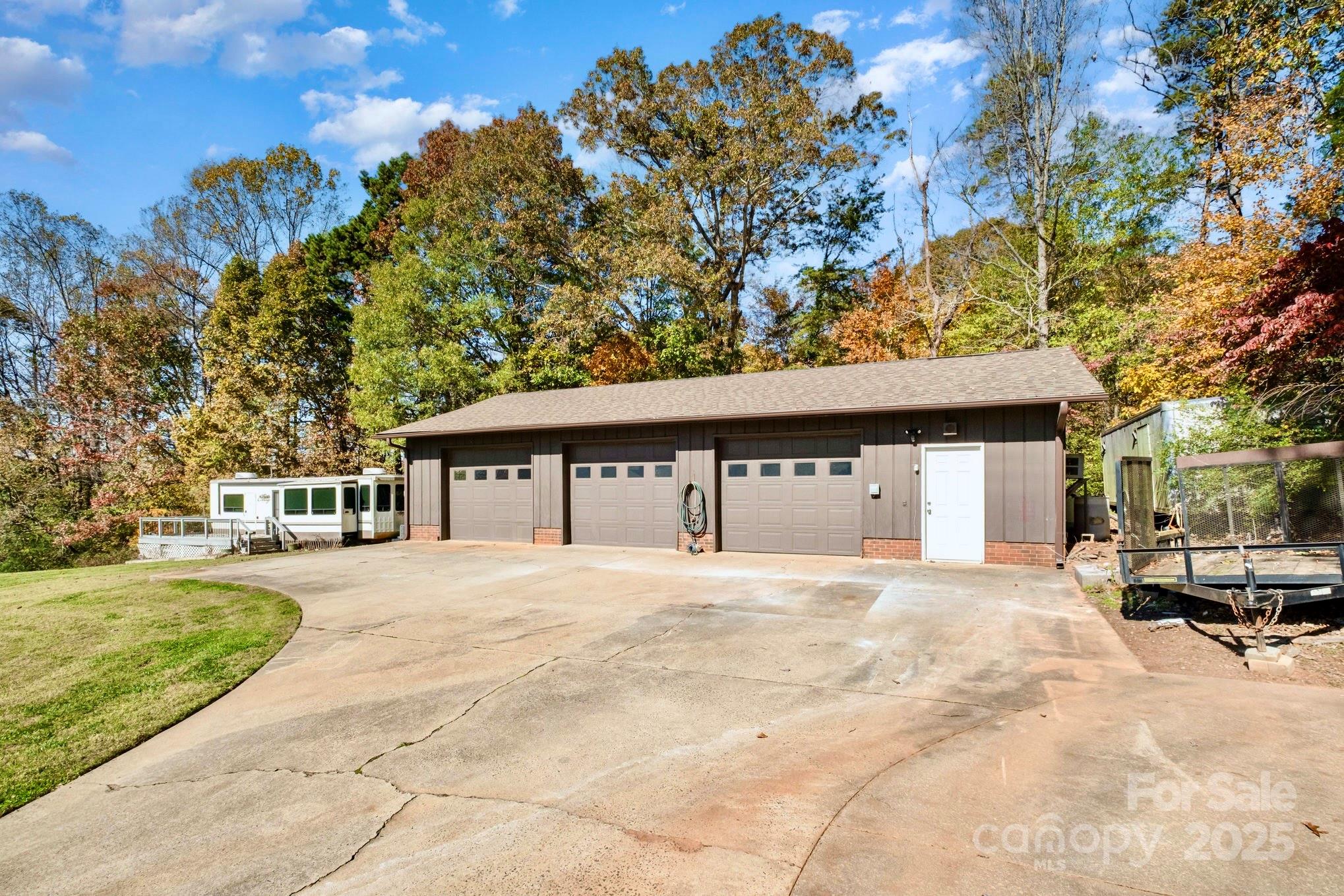 2844 Hickory Highway