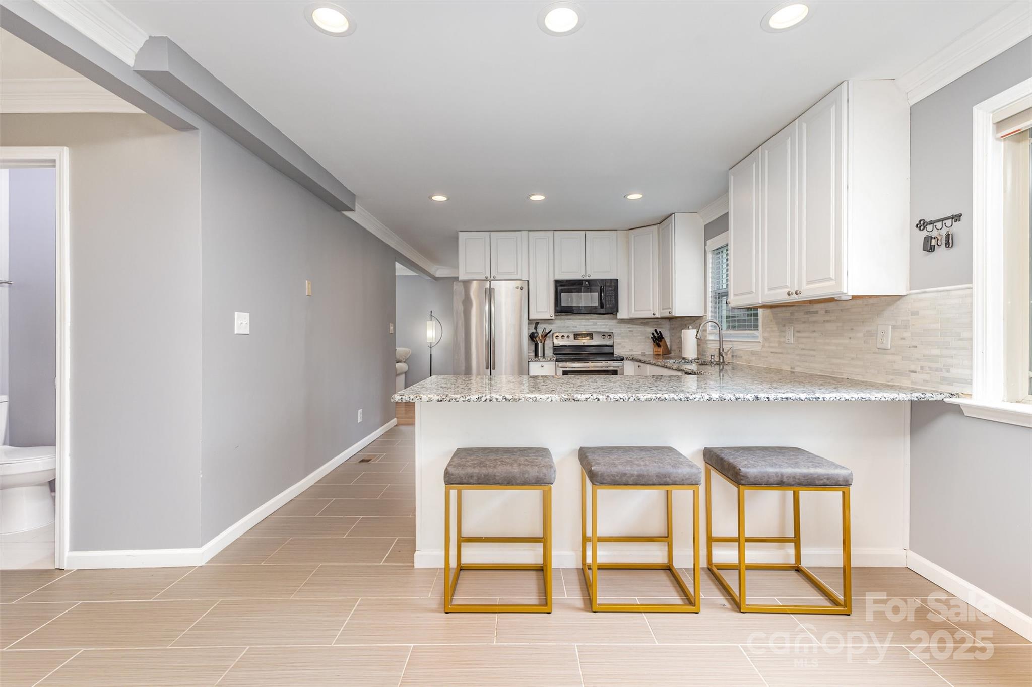 8901 Nightingale Lane