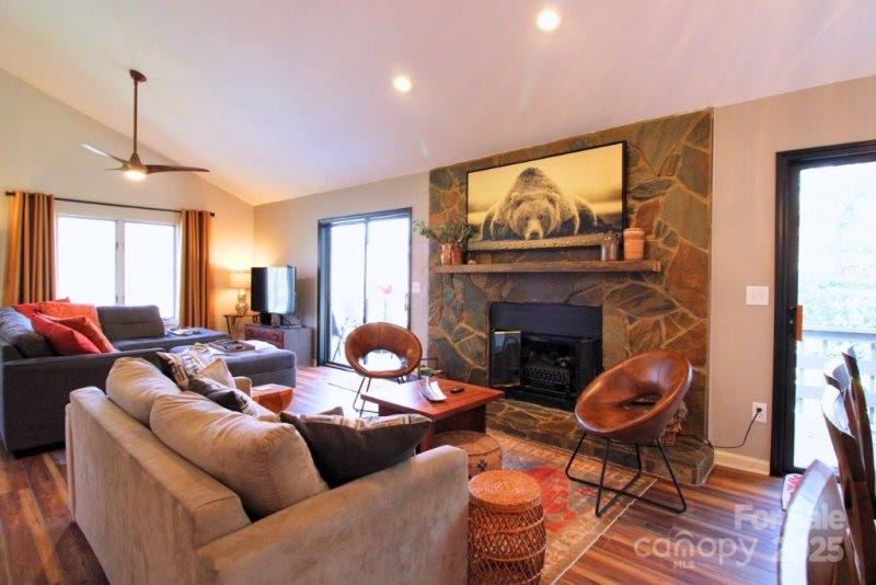 135 Mountain Village Boulevard 2005