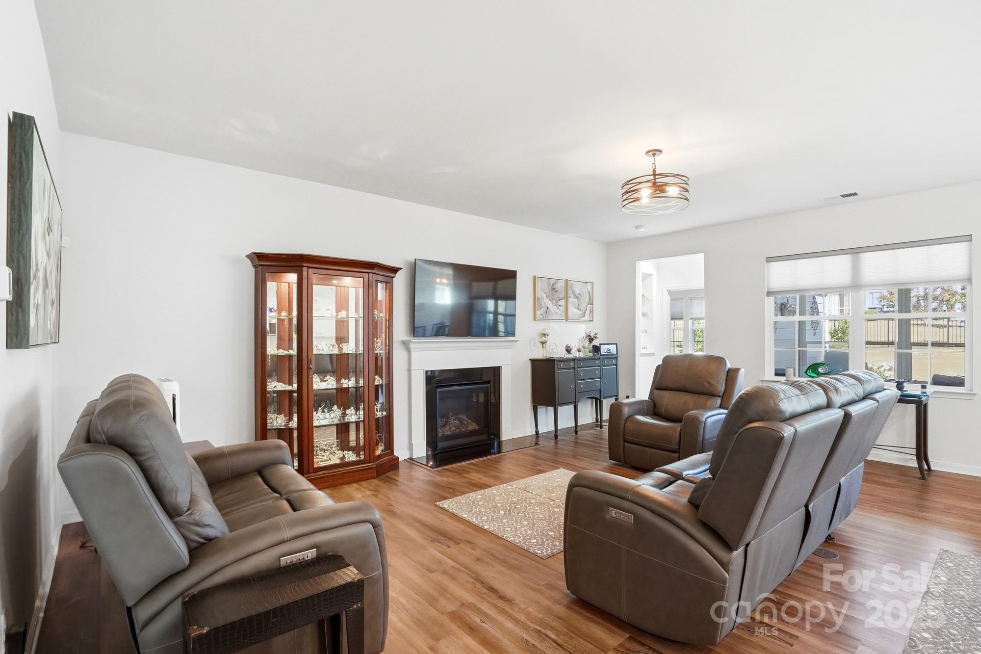 Imagery On Mtn Island - Residential