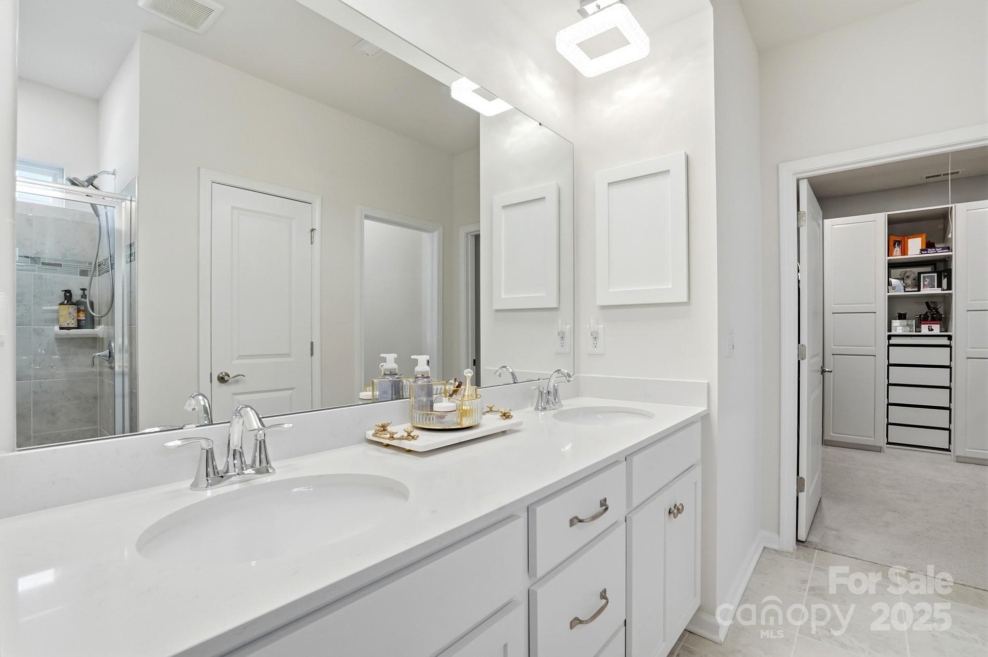 Imagery On Mtn Island - Residential