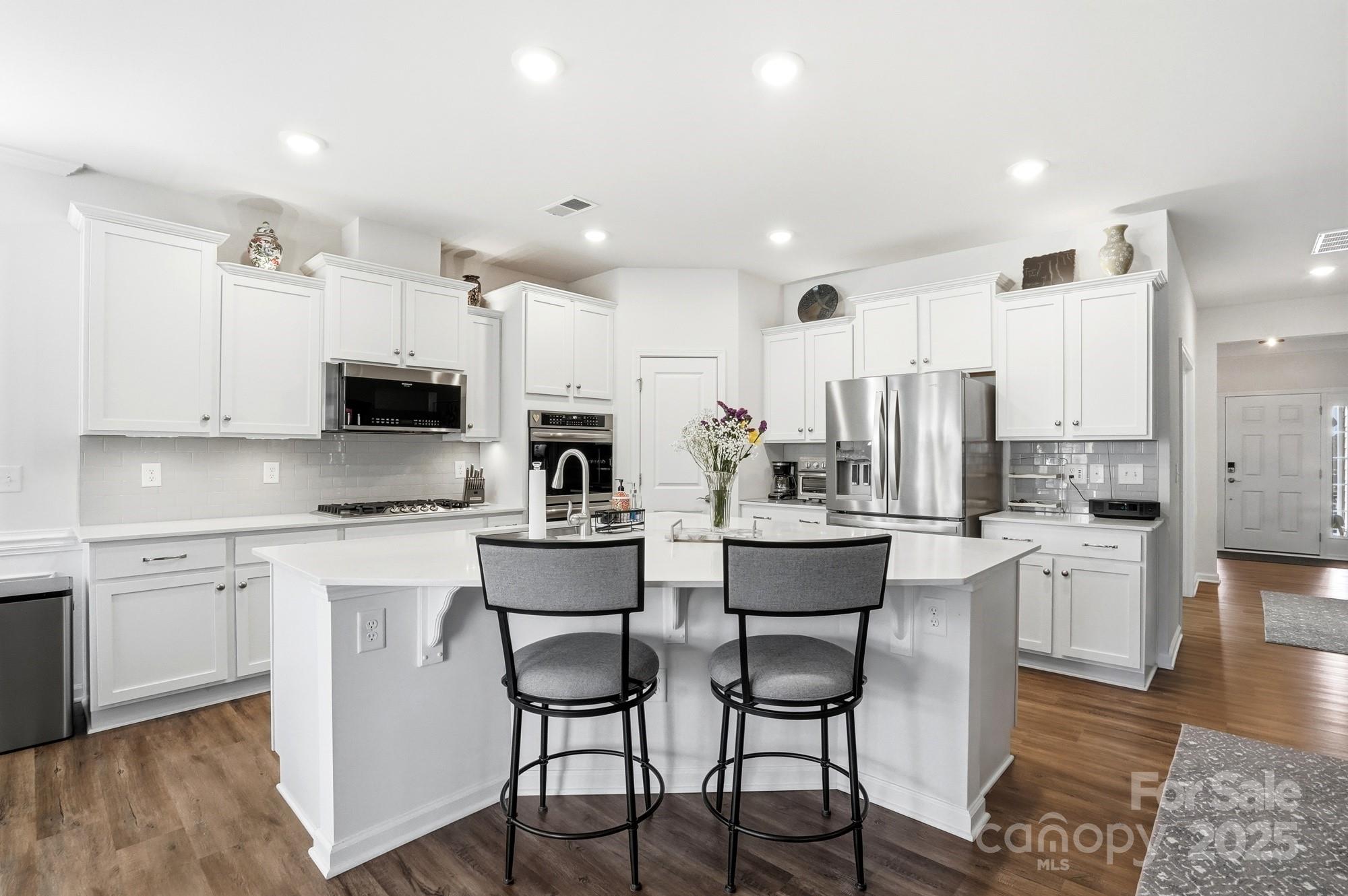 Imagery On Mtn Island - Residential