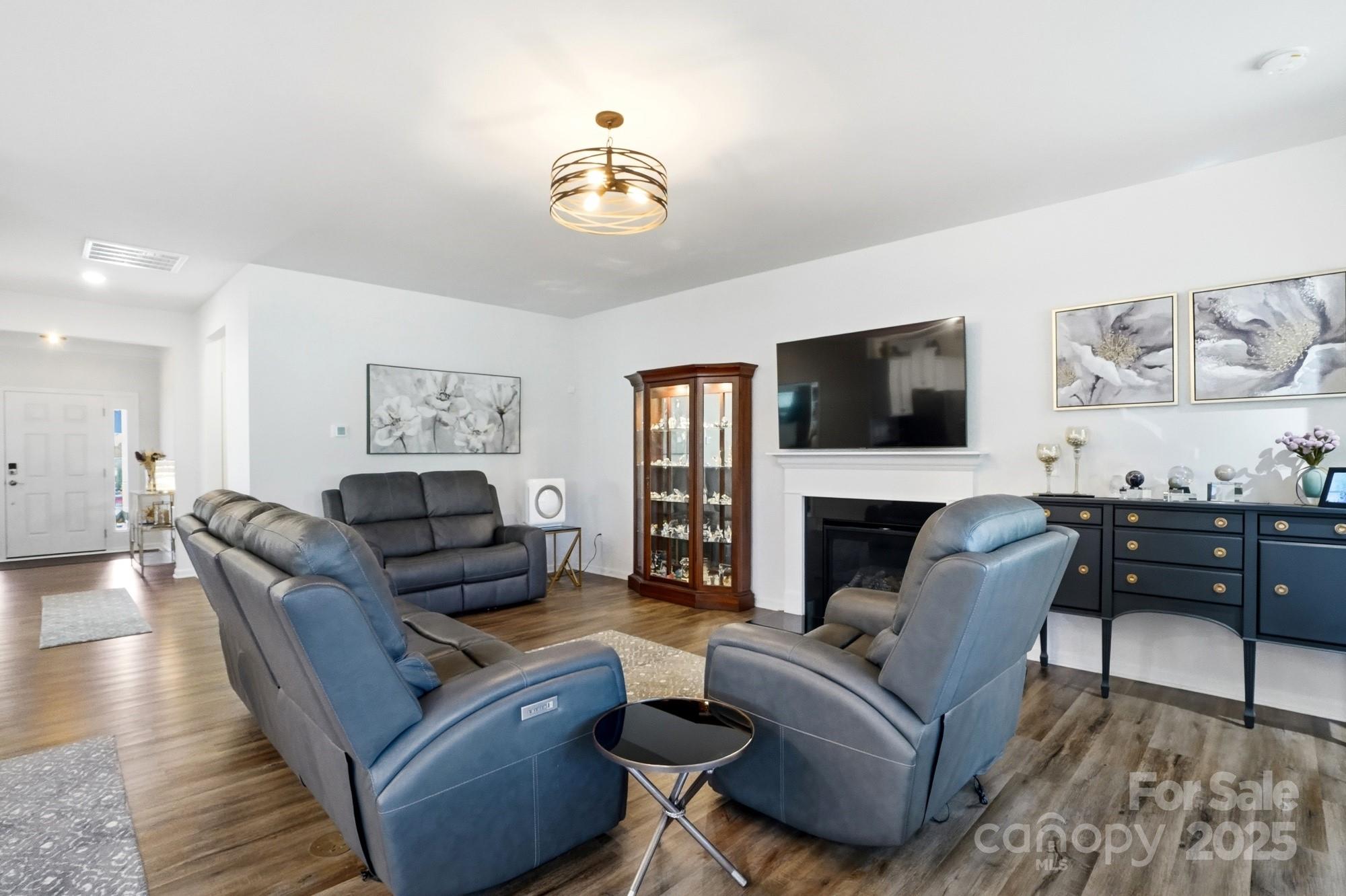 Imagery On Mtn Island - Residential