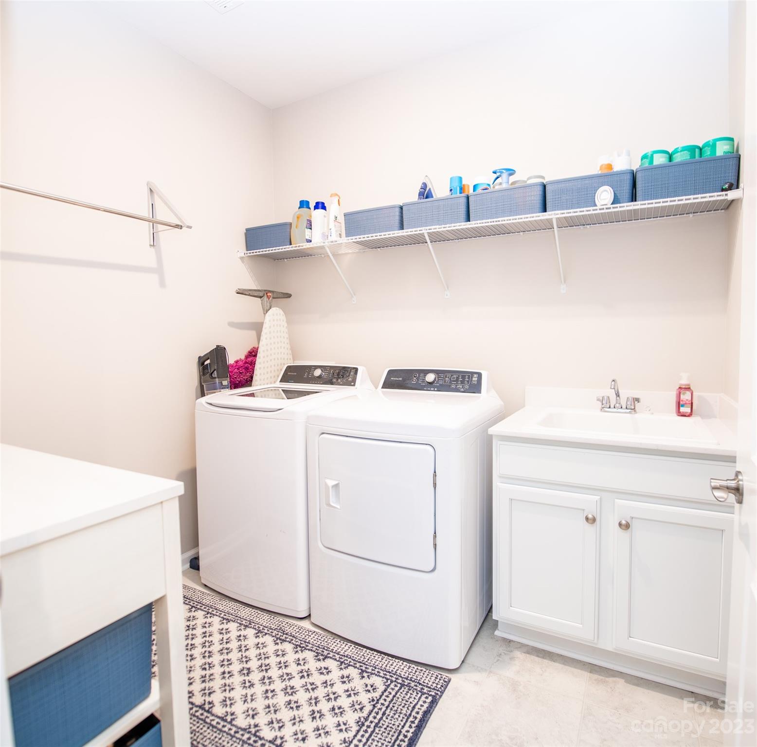 Imagery On Mtn Island - Residential