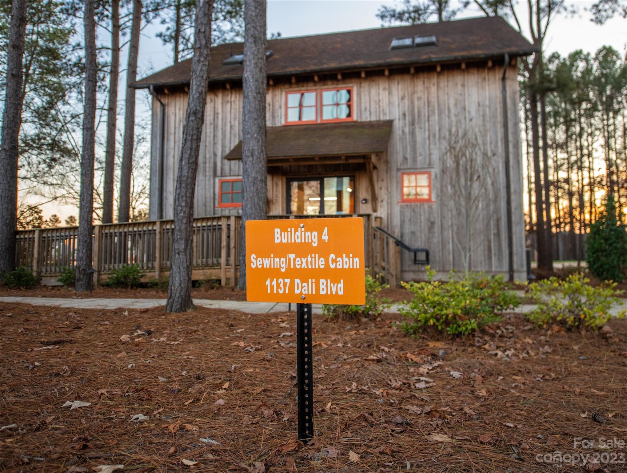 Imagery On Mtn Island - Residential