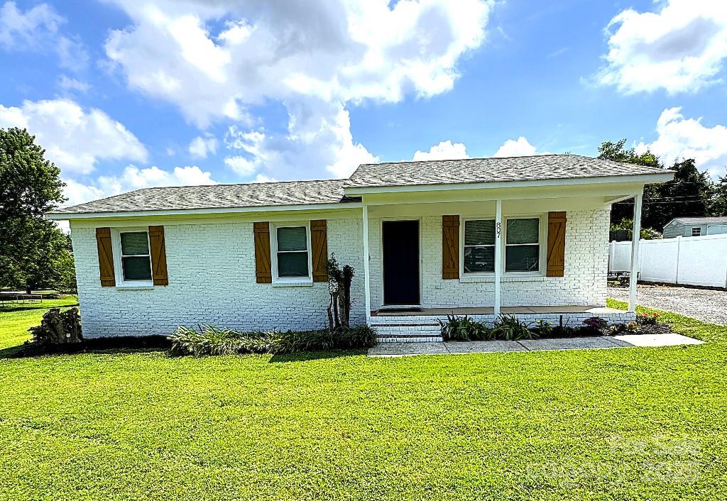 807 Edgehill Drive