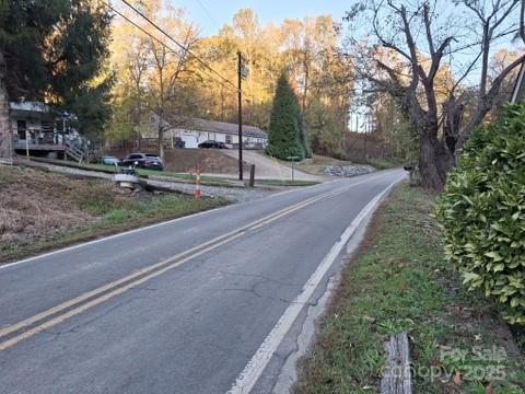 Candler, North Carolina 28715, United States, 3 Bedrooms Bedrooms, ,1 BathroomBathrooms,Residential,Active,233652
